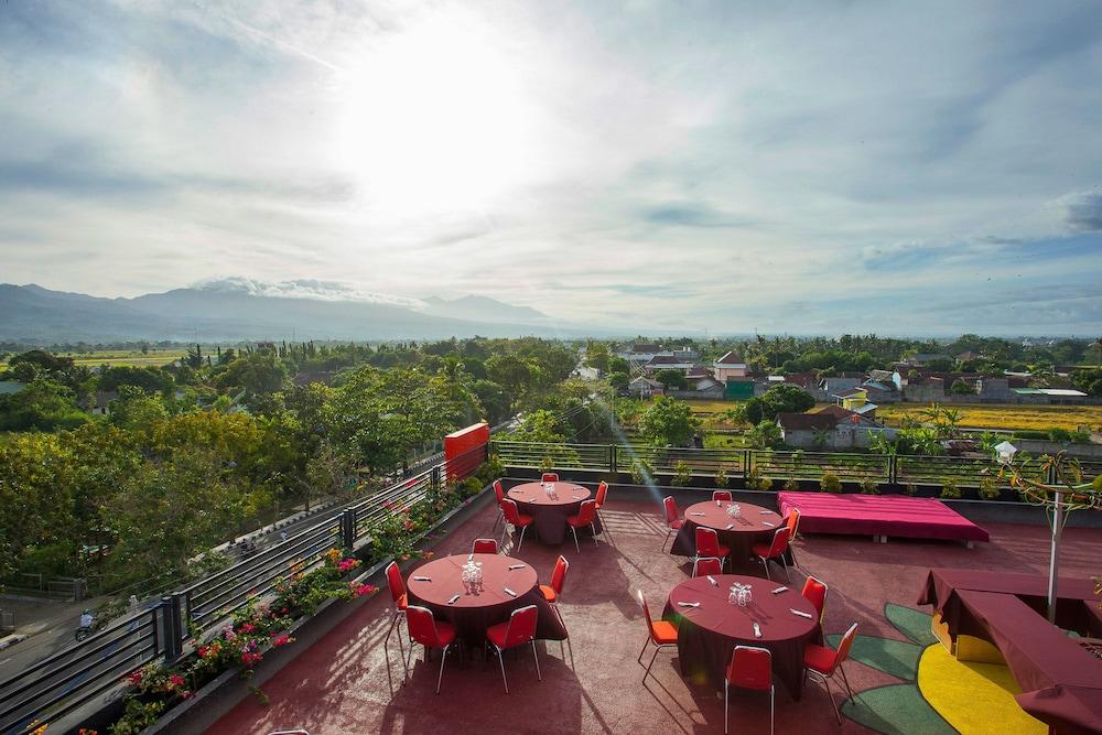 Pratama Hotel & Convention Mataram Exterior foto