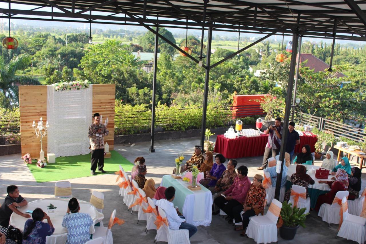 Pratama Hotel & Convention Mataram Exterior foto