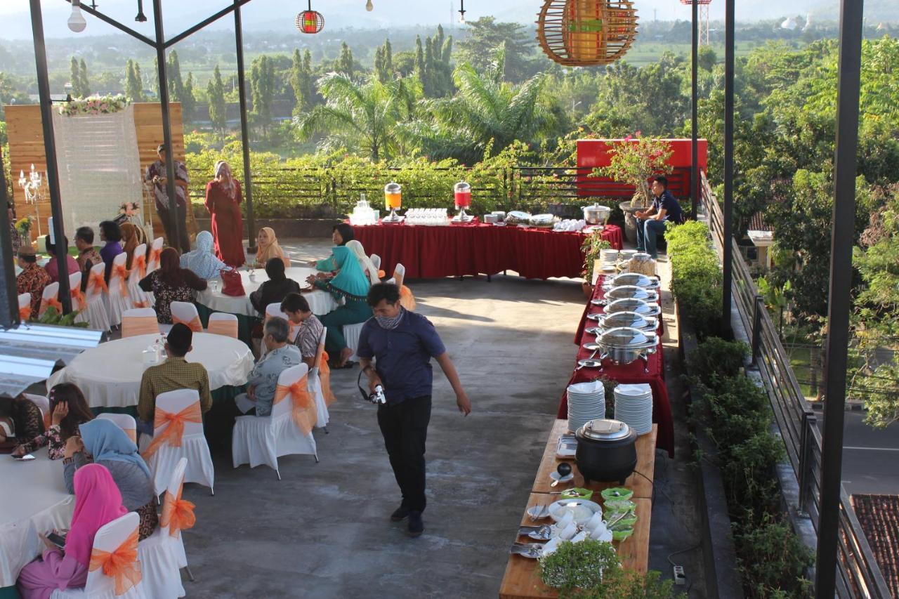 Pratama Hotel & Convention Mataram Exterior foto